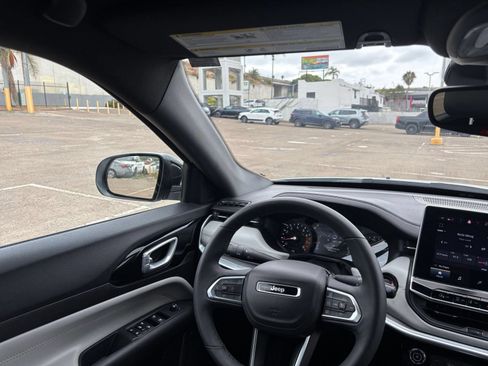 Used 2025 Jeep Compass Limited AWD/4WD image 30