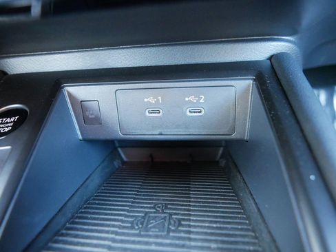 Used 2025 Nissan Kicks SR image 33