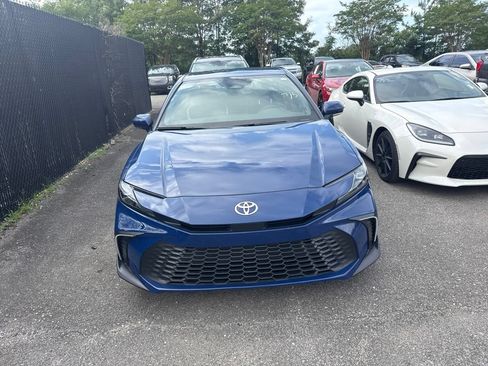 Used 2025 Toyota Camry SE w/ Convenience Package FWD image 2