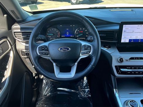 Used 2023 Ford Explorer XLT w/ Equipment Group 202A image 5