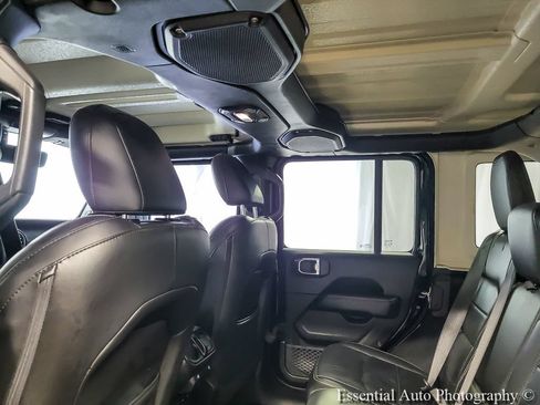 Used 2018 Jeep Wrangler Unlimited Sahara AWD/4WD image 10