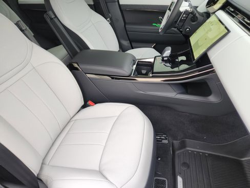 New 2026 Land Rover Range Rover Sport Dynamic SE AWD/4WD image 9
