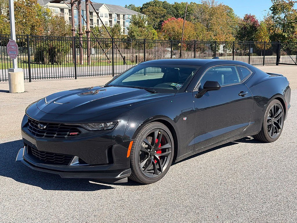 Used 2023 Chevrolet Camaro LT RWD image 3