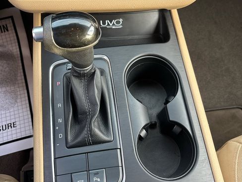 Used 2015 Kia Sedona LX image 21