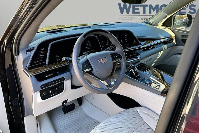 Used 2024 Cadillac Escalade Sport Platinum w/ LPO, ONYX Package AWD/4WD image 17