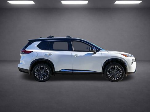 Used 2026 Nissan Rogue Platinum w/ Platinum Premium Package AWD/4WD image 3