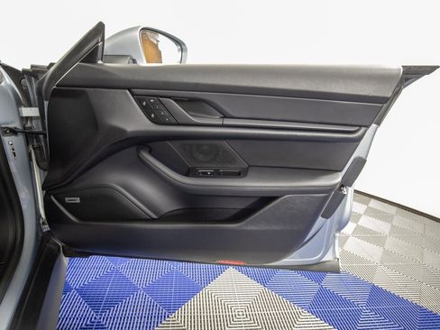 Used 2022 Porsche Taycan image 14