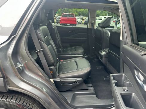 Used 2023 Nissan Pathfinder SL w/ SL Premium Package AWD/4WD image 18
