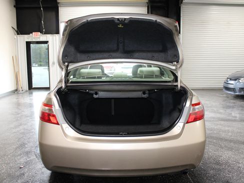 Used 2009 Toyota Camry LE FWD image 22