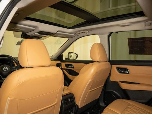 Used 2023 Nissan Rogue Platinum w/ Platinum Premium Package image 10