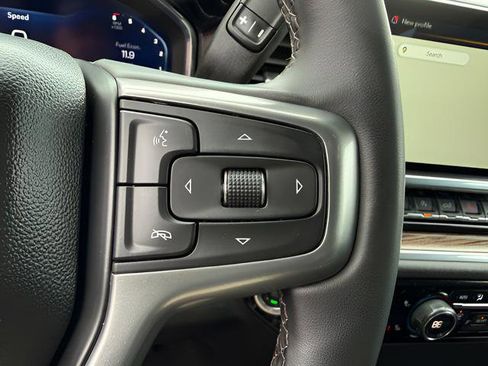 Used 2025 Chevrolet Silverado 1500 LT AWD/4WD image 16