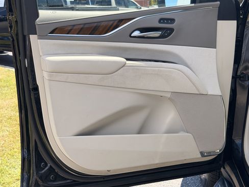Used 2024 Cadillac Escalade ESV Sport Platinum AWD/4WD image 16