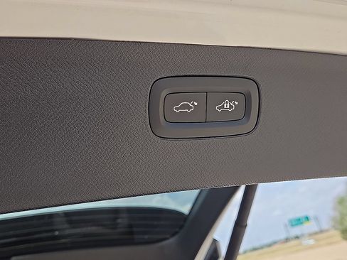 New 2026 Volvo XC90 B5 Core AWD/4WD image 18