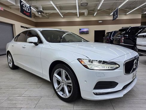 Used 2017 Volvo S90 T5 Momentum w/ Vision Package FWD image 4