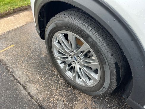 Used 2025 Ford Explorer Active w/ Active Comfort Package AWD/4WD image 3