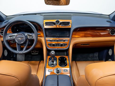Used 2021 Bentley Bentayga w/ First Edition Specification AWD/4WD image 19