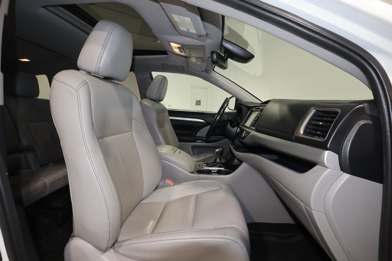 Used 2019 Toyota Highlander XLE w/ Protection Package #3 AWD/4WD image 18
