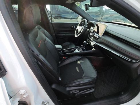 Used 2024 Jeep Compass Trailhawk image 16