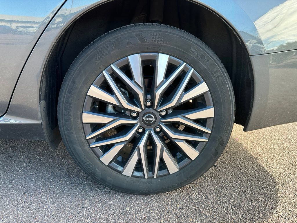 Used 2025 Nissan Altima 2.5 SV AWD/4WD image 40