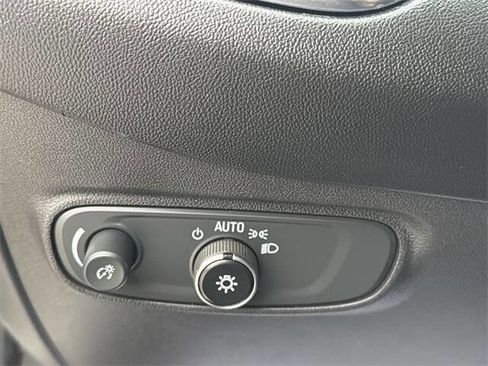 Used 2020 Chevrolet Equinox LS image 17