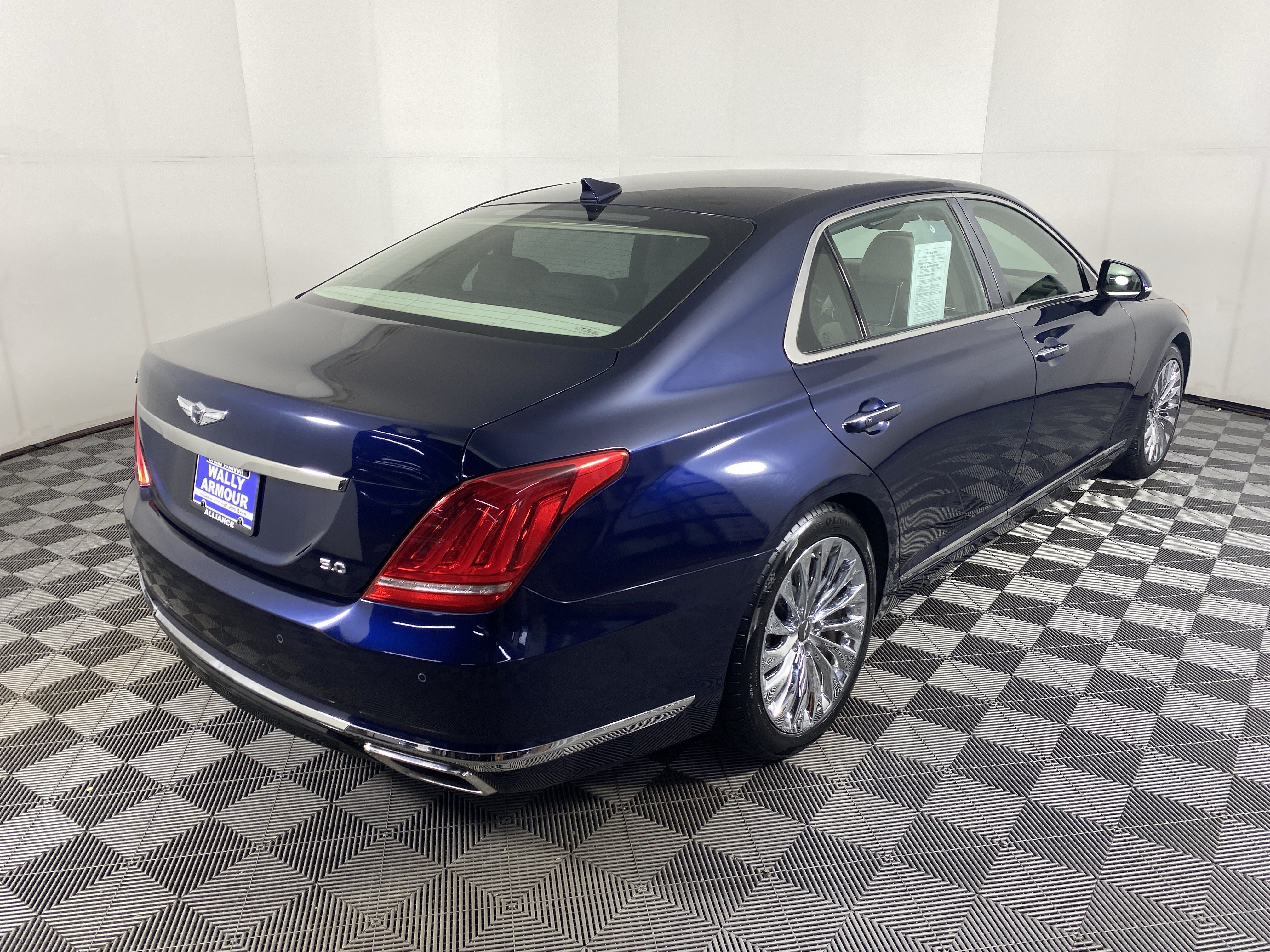 Used 2018 Genesis G90 5.0 Ultimate RWD image 9
