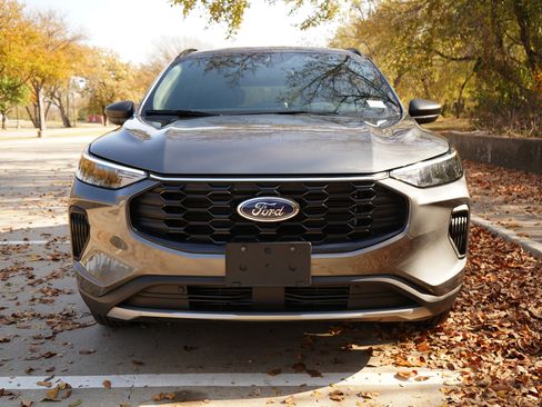 Used 2025 Ford Escape ST-Line image 3