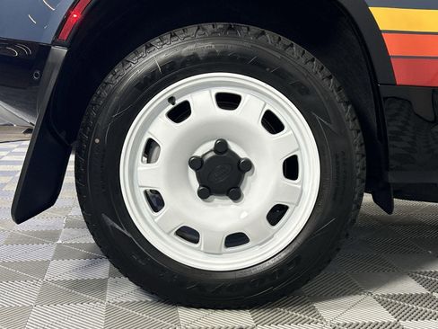 New 2025 Land Rover Defender 110 S image 37