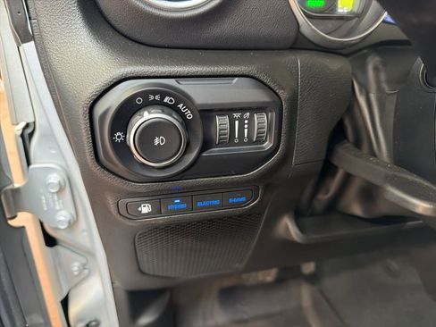 Used 2022 Jeep Wrangler Unlimited Sahara w/ Cold Weather Group image 23