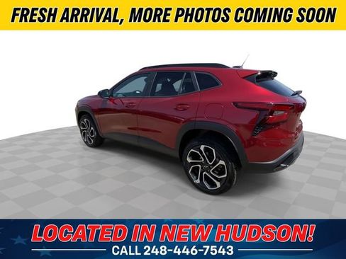 Used 2024 Chevrolet Trax RS w/ Sunroof Package FWD image 8