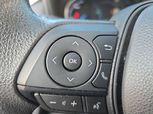 Certified 2025 Toyota RAV4 LE image 18