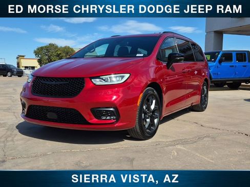 New 2025 Chrysler Pacifica Limited w/ Trailer Tow Group image 1