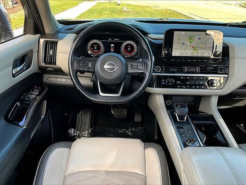 Used 2022 Nissan Pathfinder Platinum w/ Cargo Package image 19