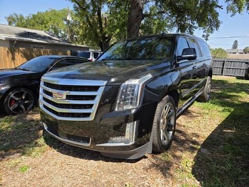 Used 2017 Cadillac Escalade ESV Premium Luxury image 3