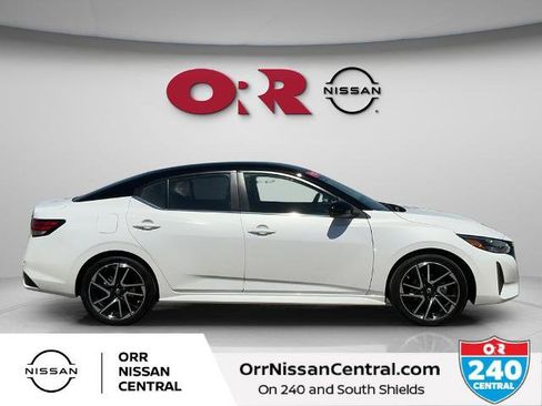 Certified 2025 Nissan Sentra SR FWD image 4