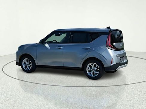 Certified 2023 Kia Soul LX w/ LX Technology Package FWD image 3