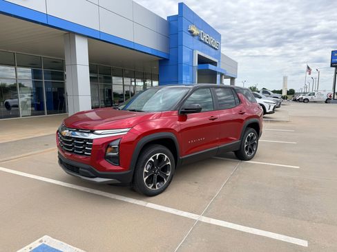 New 2026 Chevrolet Equinox LT w/ Convenience Package II FWD image 2