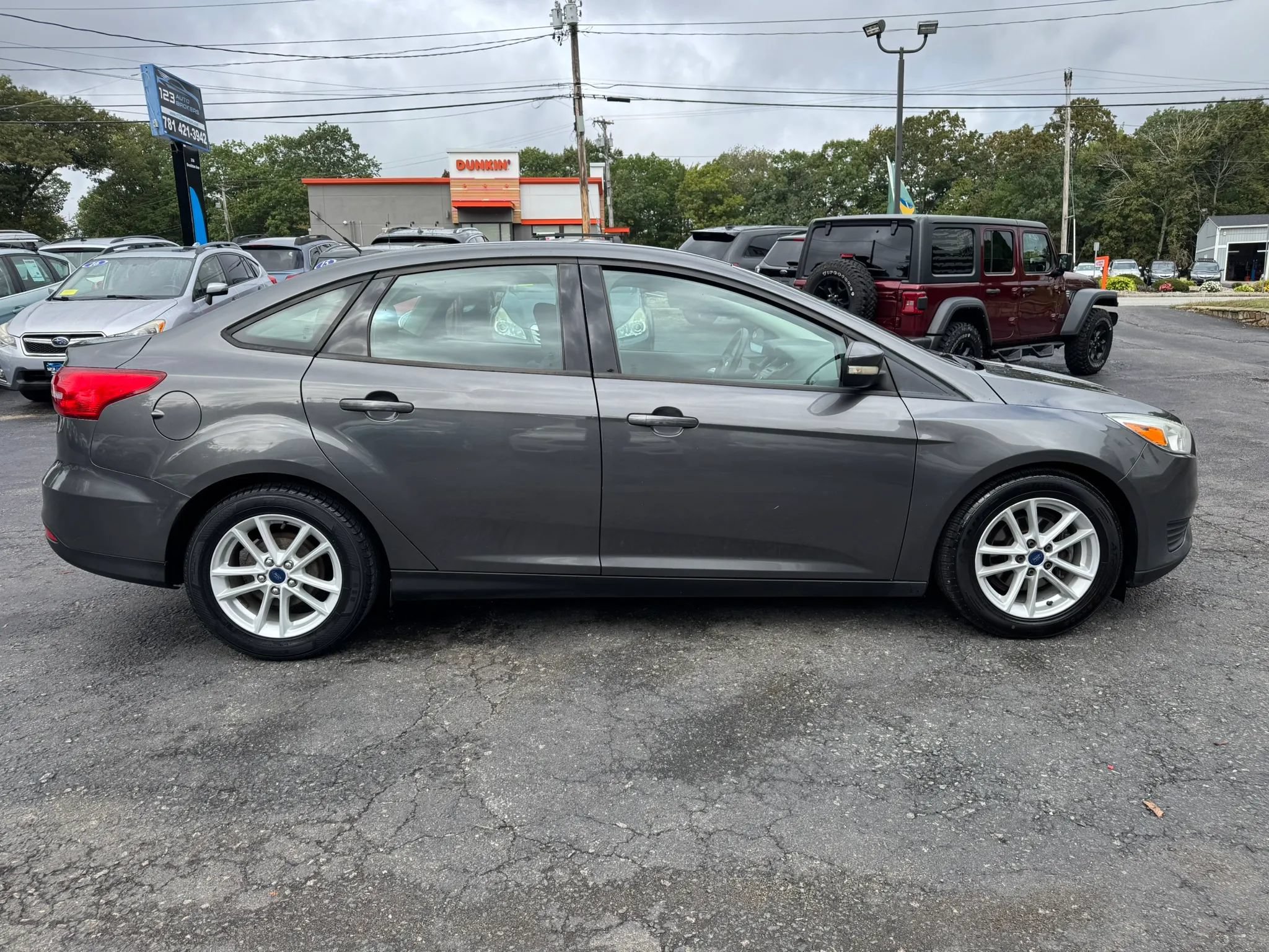 Used 2015 Ford Focus SE w/ SE Cold Weather Package FWD image 8