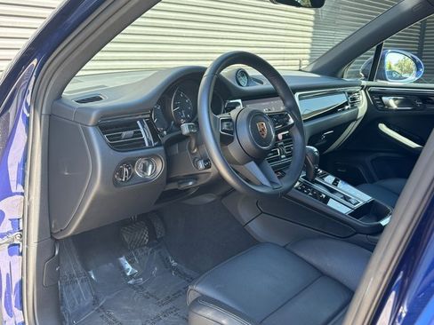 Certified 2025 Porsche Macan image 4