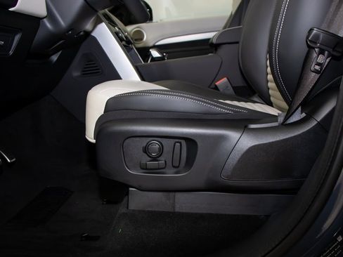 Certified 2025 Land Rover Discovery Dynamic SE image 15