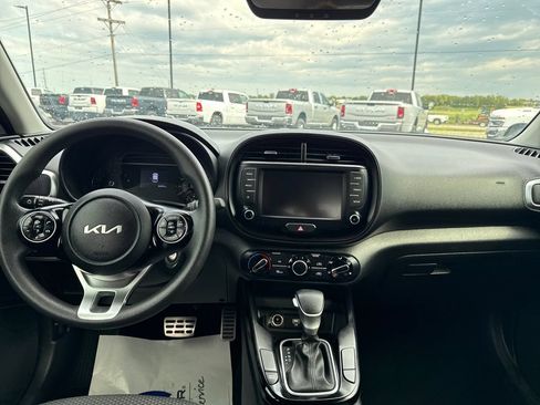 Used 2022 Kia Soul LX FWD image 12