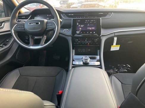 New 2025 Jeep Grand Cherokee Altitude image 14