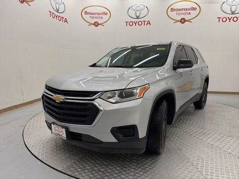 Used 2021 Chevrolet Traverse LS FWD image 2