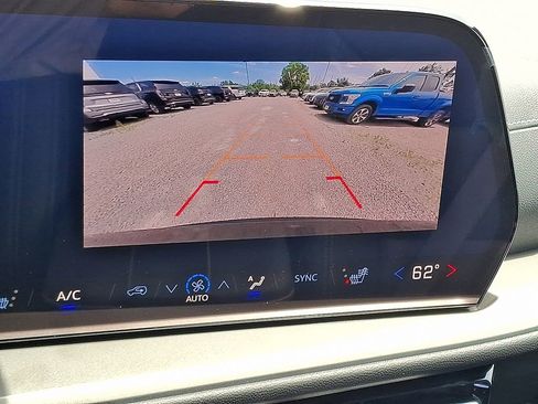 New 2025 Chevrolet Traverse LT image 29