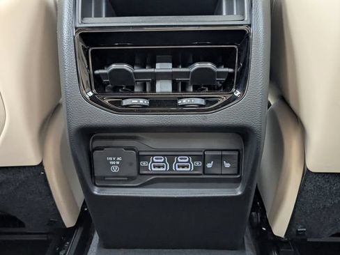 Used 2025 Jeep Grand Cherokee Limited RWD image 19