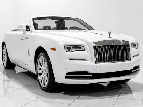 Used 2018 Rolls-Royce Dawn image 3