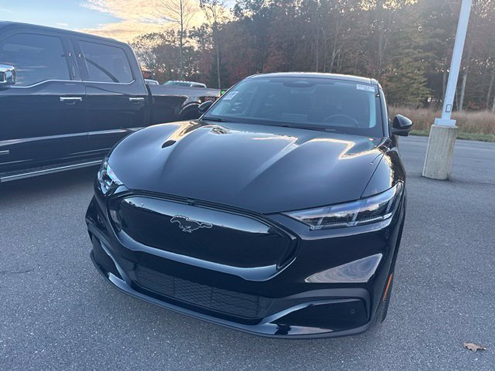 Used 2025 Ford Mustang Mach-E Premium AWD/4WD image 4