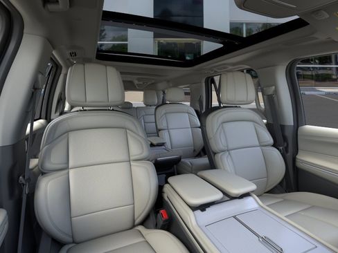 New 2026 Lincoln Navigator L Reserve w/ Jet Appearance Package image 10