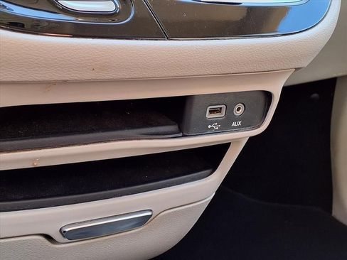 Used 2020 Chrysler Voyager Lxi image 14