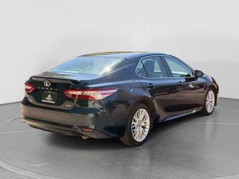 Used 2018 Toyota Camry XLE image 4