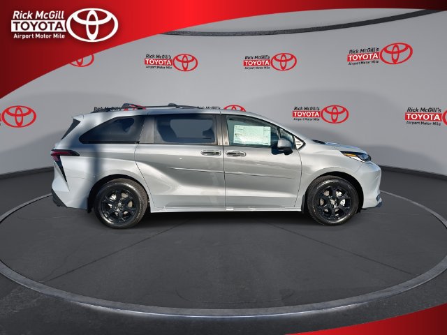 New 2026 Toyota Sienna XLE Woodland Edition AWD/4WD image 9